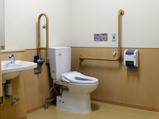 Ishinomaki-Higashi Nursery School December 2013 Construction completion. Multipurpose toilet.