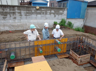 石巻ひがし保育園建設中　2013年7月　基礎・地中梁　配筋検査状況