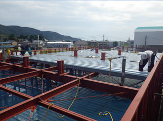 Ishinomaki-Higashi Nursery School under construction. September 2013 Construction work to assemble the steel frame.